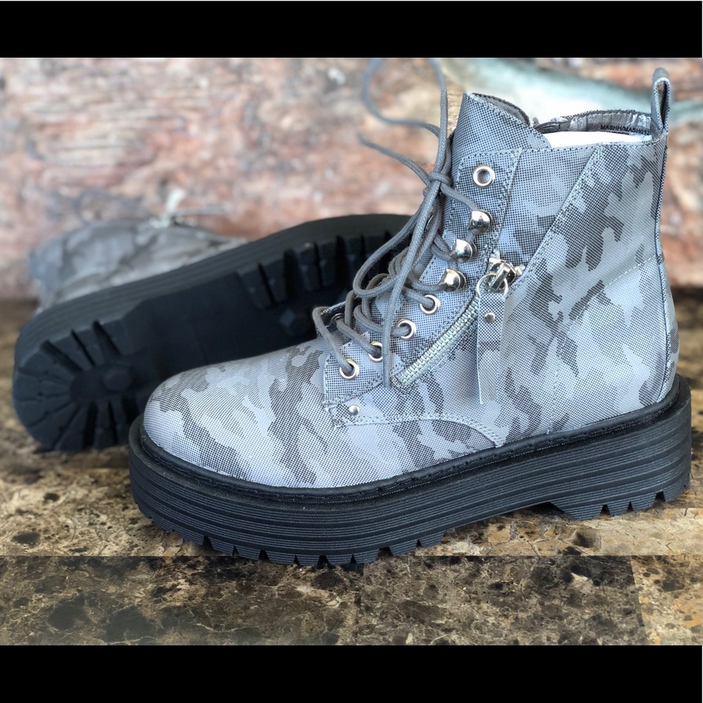 NEW  Madden Girl Mash Flatform Combat Boots - Picture 5 of 15